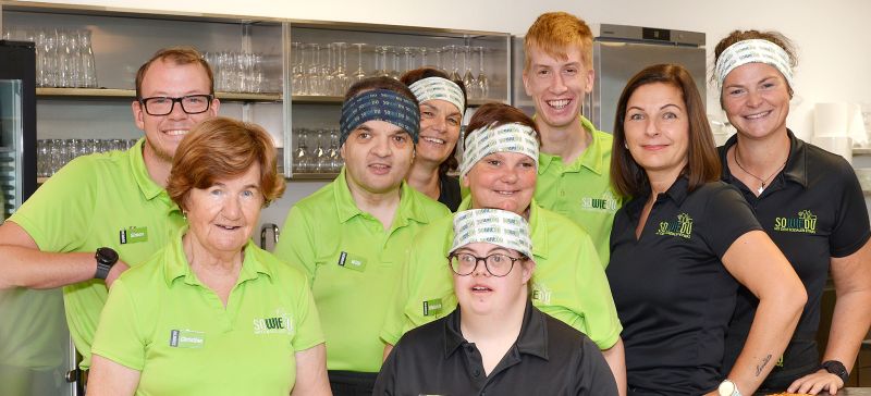 Teamfoto sowiedu Bistro & Shop mit dem sozialen Etwas